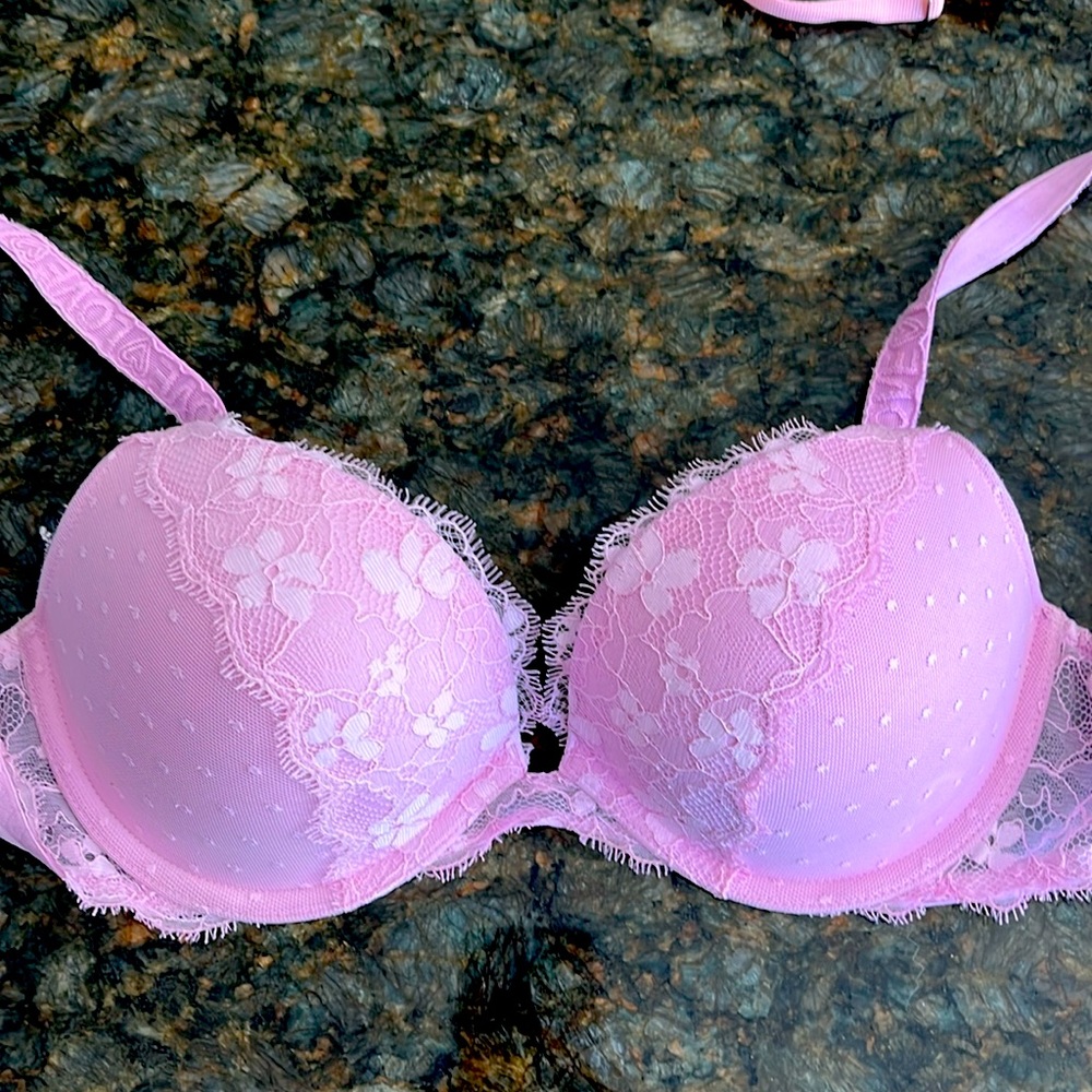 32D Victoria’s Secret Bra. Lavender with Lace
